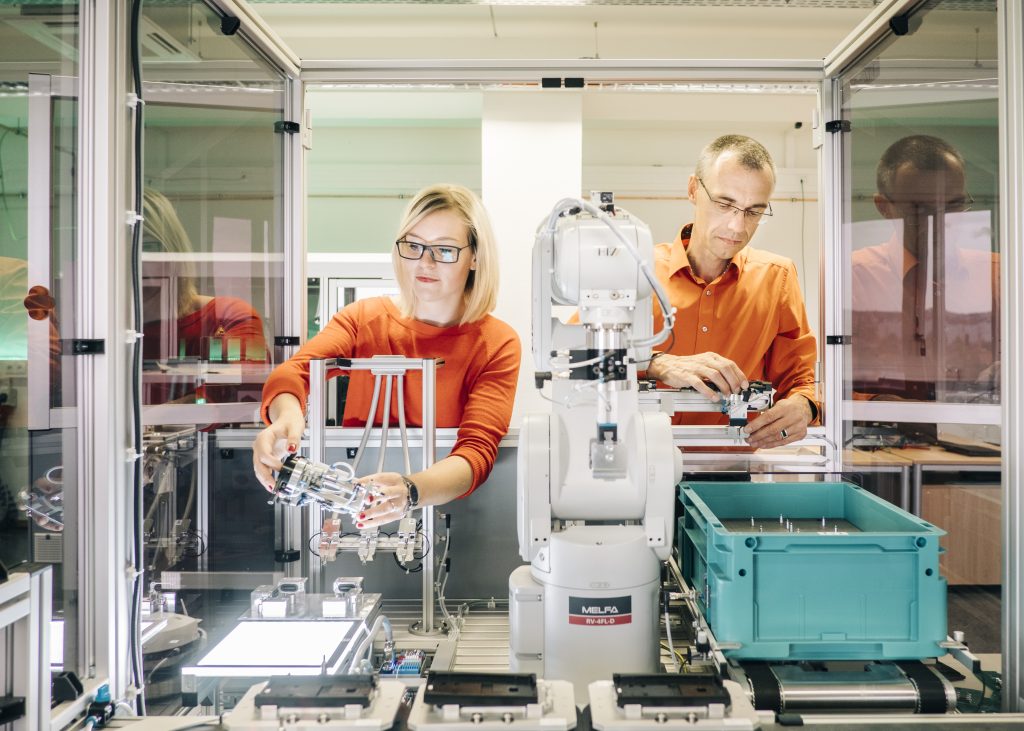 Hochschule Dresden - Industrie 4.0-Modellfabrik im Silicon Saxony | Nicole Jäpel | Robert Ringel