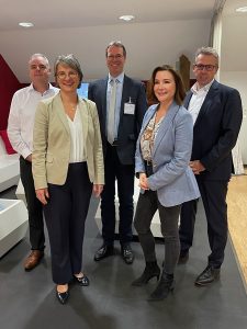 v.l.: Volker Jesberger, Heike Wilson, Prof. Dr. Gerrit Sames, Ulrike Peter, Gerd Ohl (Bild: SEF Smart Electronic Factory e.V.)