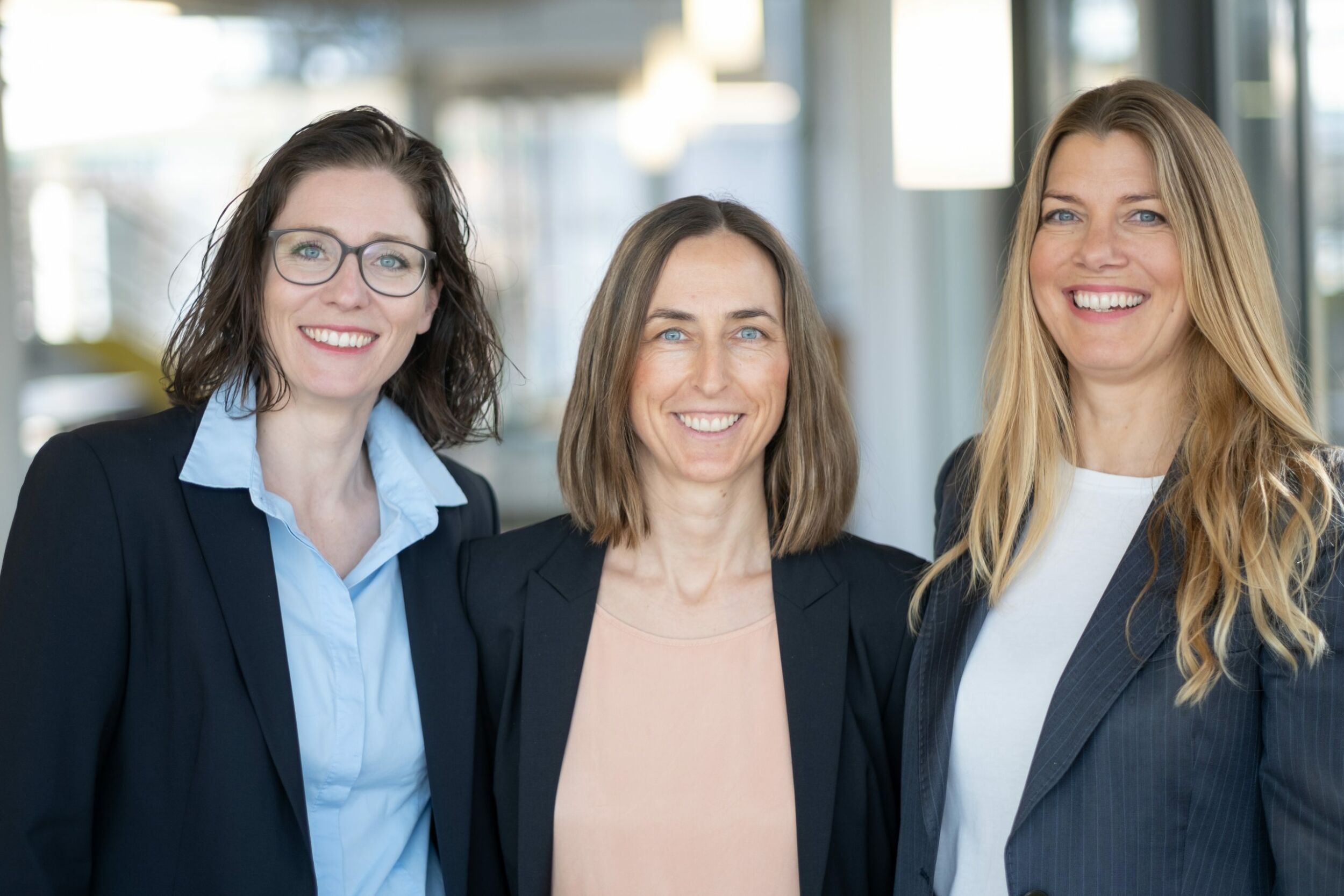 Den Geschäftsbereich leiten drei Managerinnen: Susanne Timosci, Susanne Rathgeb und Dr. Larissa Talmon-Gros. (Bild: NTT Data)