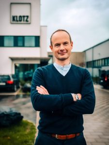 Jörg Thomas ist Technischer Leiter (CTO) der Firma und auf den Bau von Prüfständen und Montageanlagen für KFZ-Lenkungen, elektrisch unterstützte Rack- und Column-EPS-Systeme sowie deren Komponenten spezialisiert. (Bild: Klotz GmbH)
